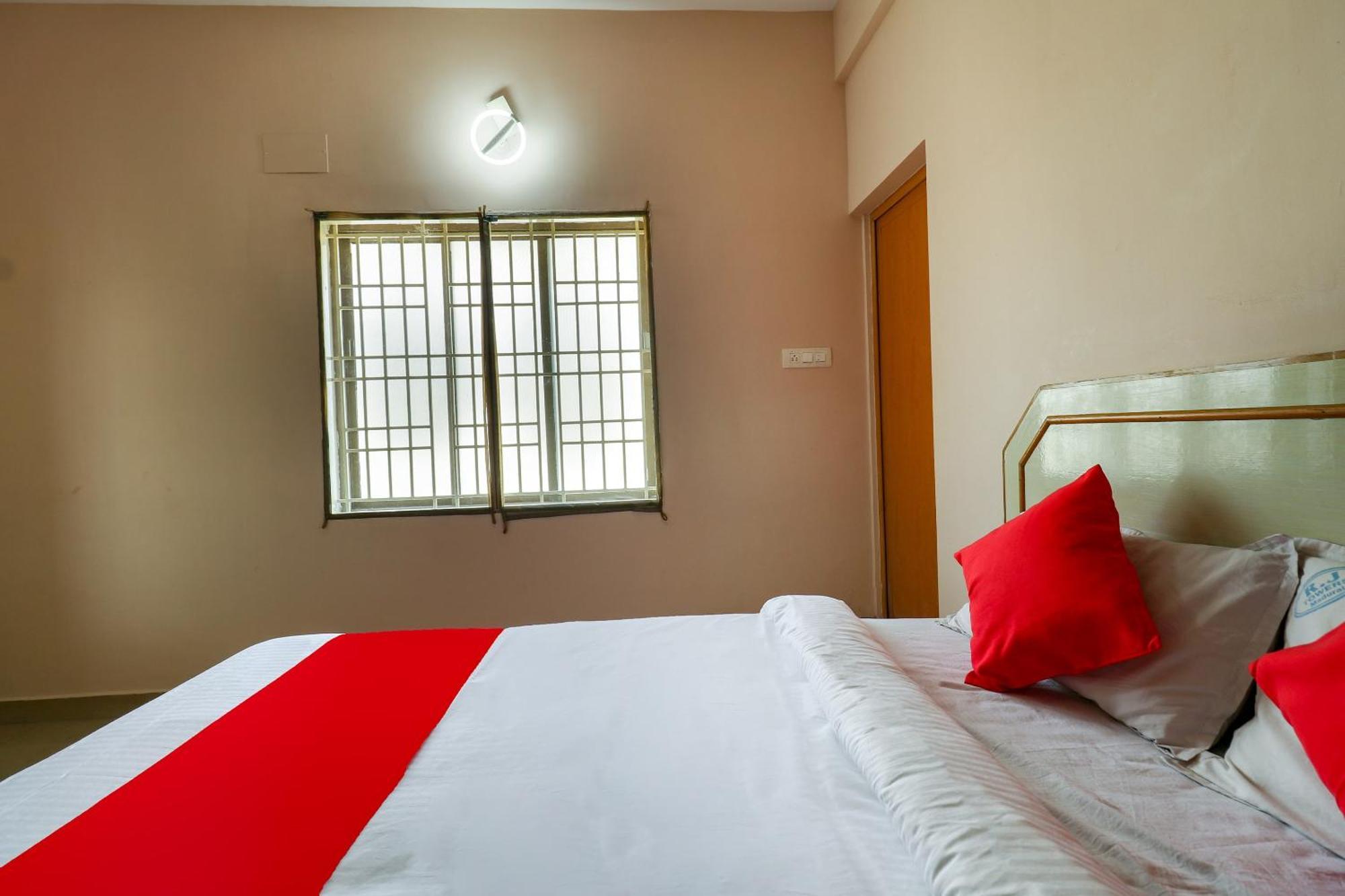 OYO 70557 Royal Pride Otel Tallākulam Dış mekan fotoğraf
