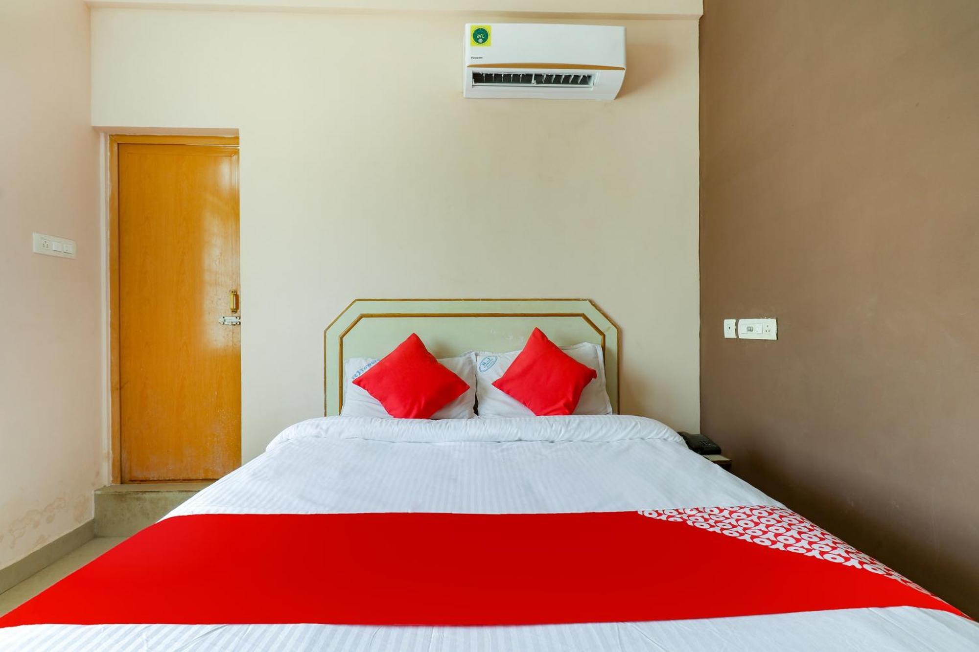 OYO 70557 Royal Pride Otel Tallākulam Dış mekan fotoğraf