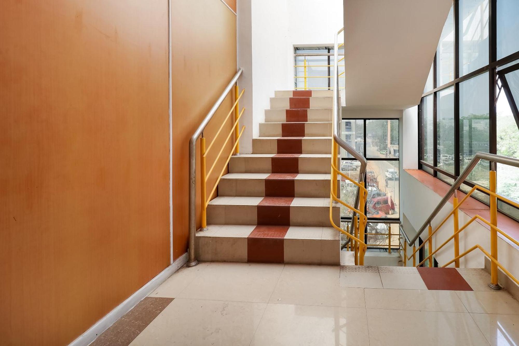 OYO 70557 Royal Pride Otel Tallākulam Dış mekan fotoğraf