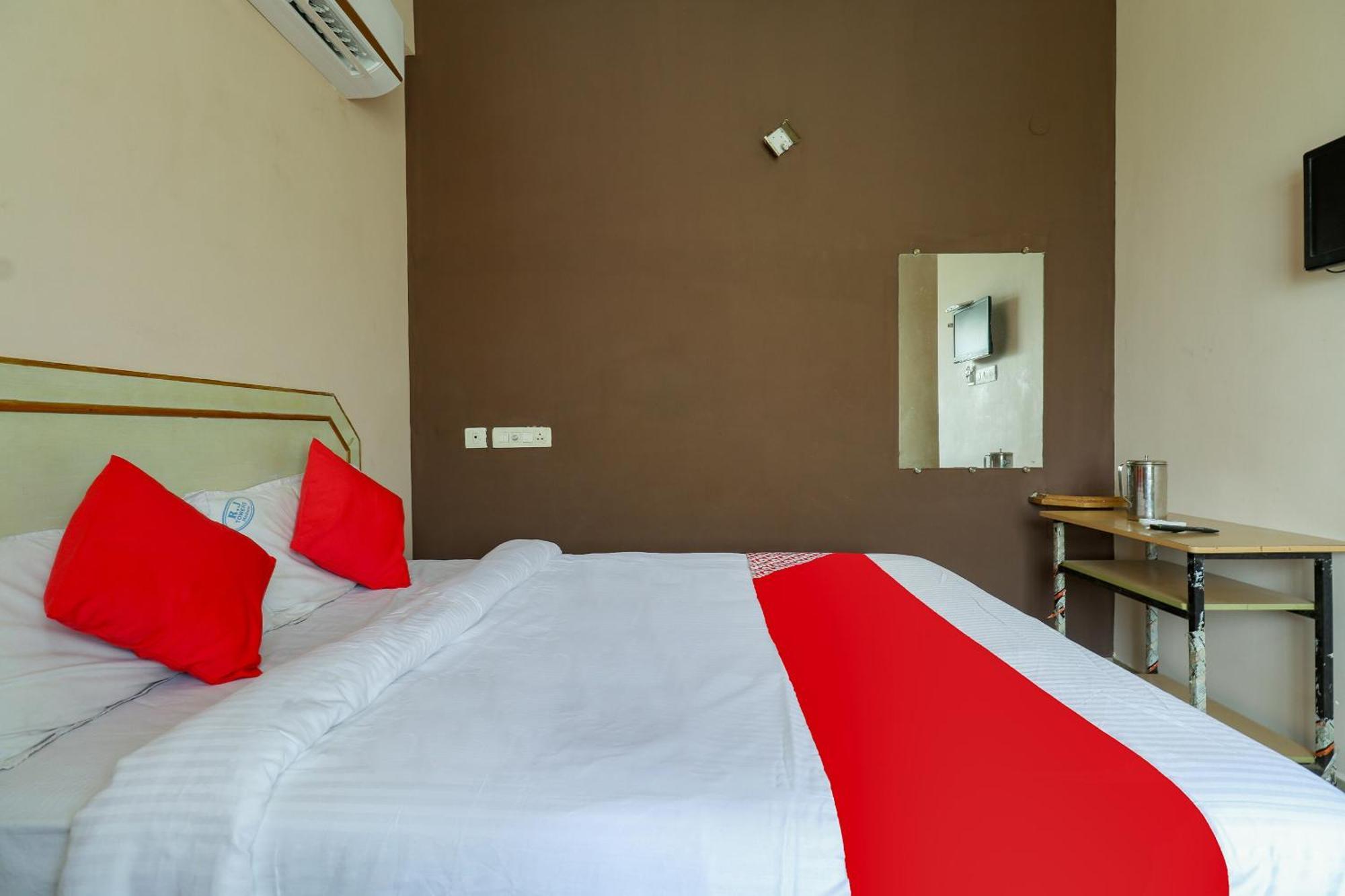 OYO 70557 Royal Pride Otel Tallākulam Dış mekan fotoğraf