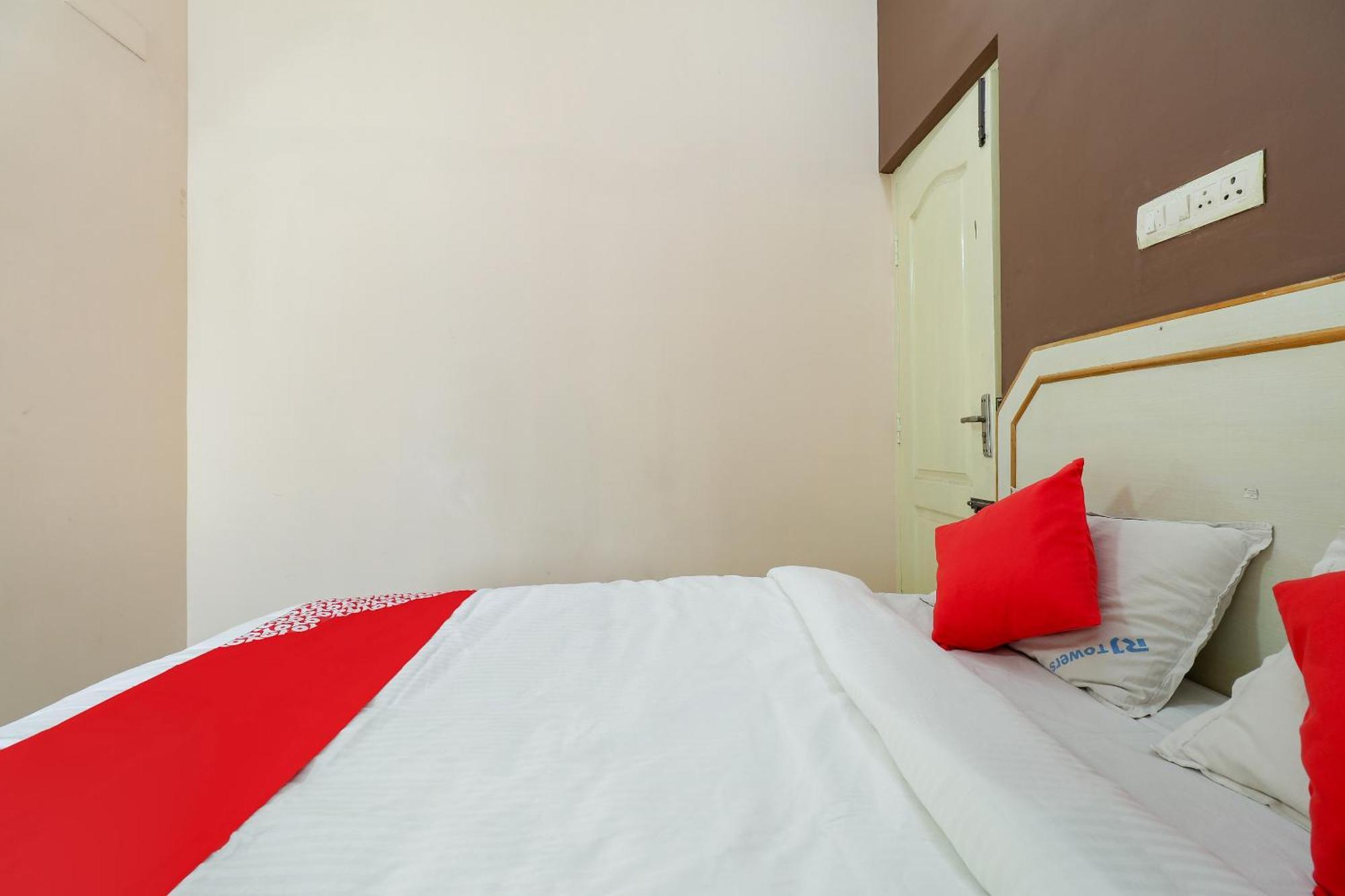 OYO 70557 Royal Pride Otel Tallākulam Dış mekan fotoğraf
