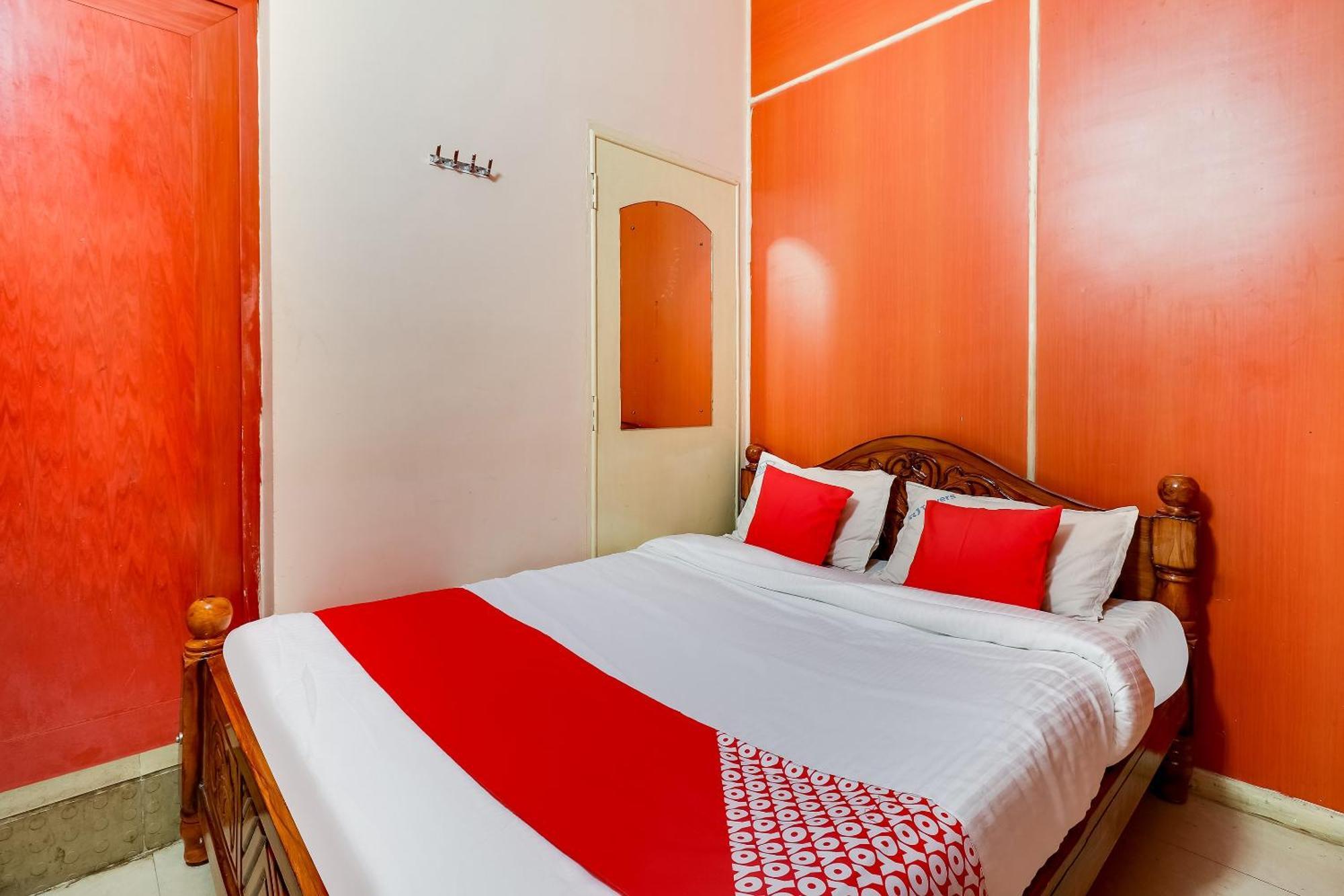 OYO 70557 Royal Pride Otel Tallākulam Dış mekan fotoğraf